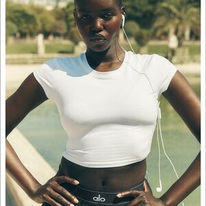 Alo Crop Finesse Short Sleeve